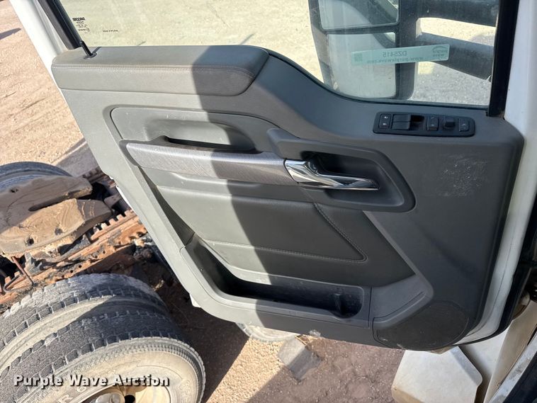 image for item DZ5415 2016 Kenworth T880 truck cab and chassis