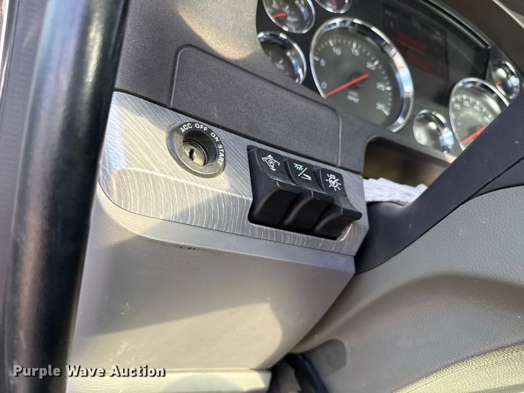 image for item DZ5415 2016 Kenworth T880 truck cab and chassis