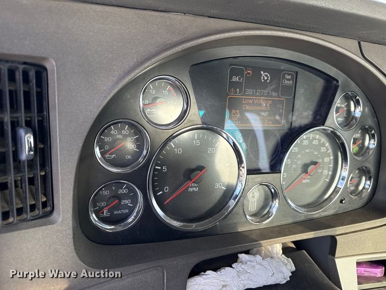 image for item DZ5415 2016 Kenworth T880 truck cab and chassis