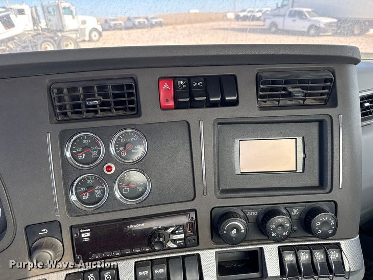 image for item DZ5415 2016 Kenworth T880 truck cab and chassis