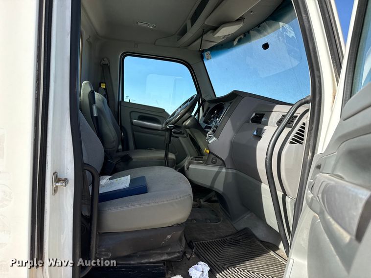 image for item DZ5415 2016 Kenworth T880 truck cab and chassis