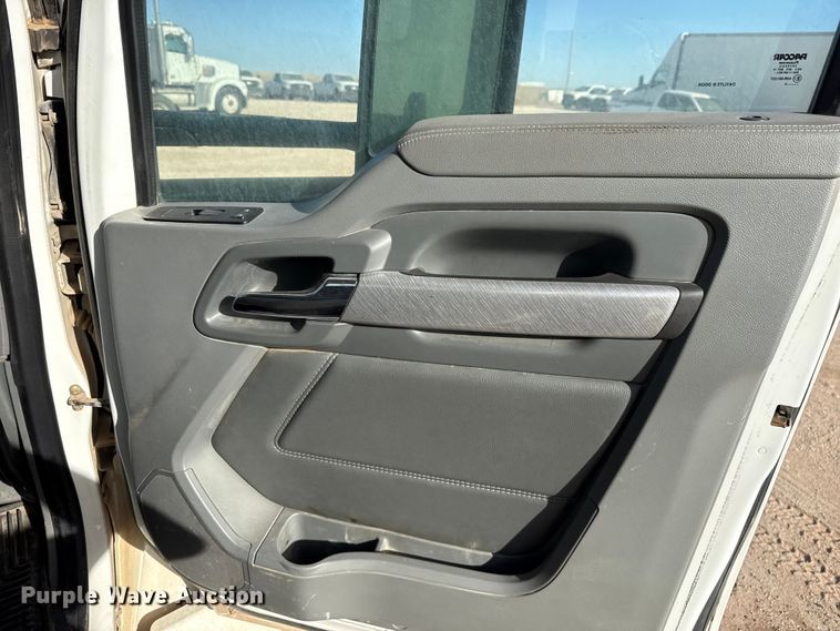 image for item DZ5415 2016 Kenworth T880 truck cab and chassis