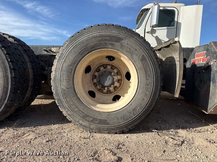 image for item DZ5415 2016 Kenworth T880 truck cab and chassis