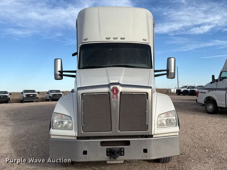 image for item DZ5416 2019 Kenworth T880 box truck