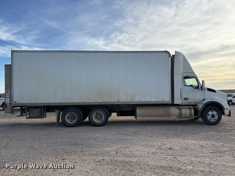 image for item DZ5416 2019 Kenworth T880 box truck