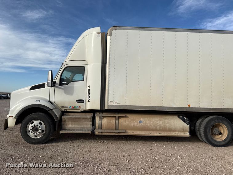 image for item DZ5416 2019 Kenworth T880 box truck