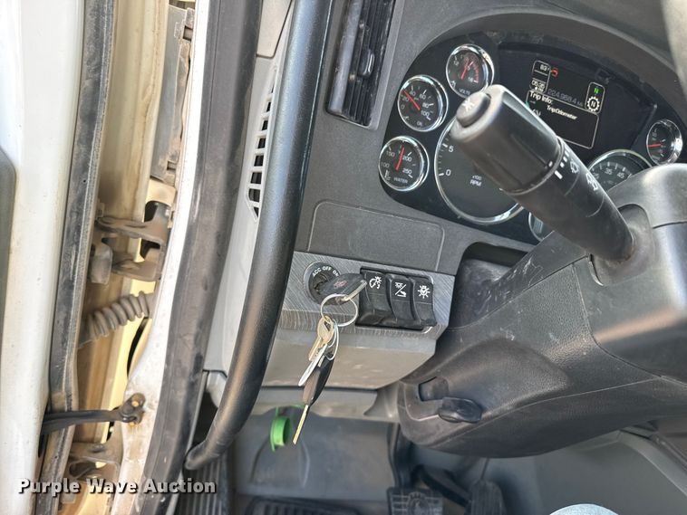 image for item DZ5416 2019 Kenworth T880 box truck