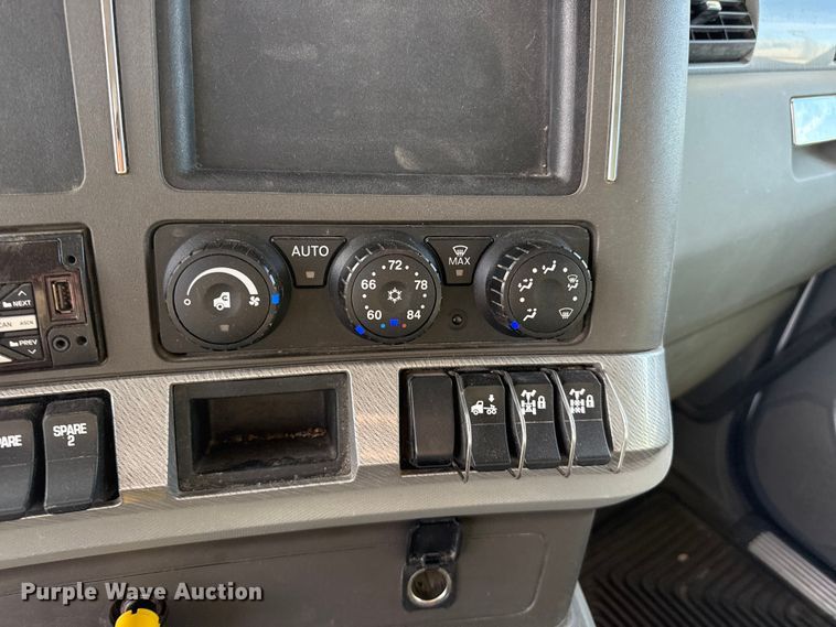 image for item DZ5416 2019 Kenworth T880 box truck