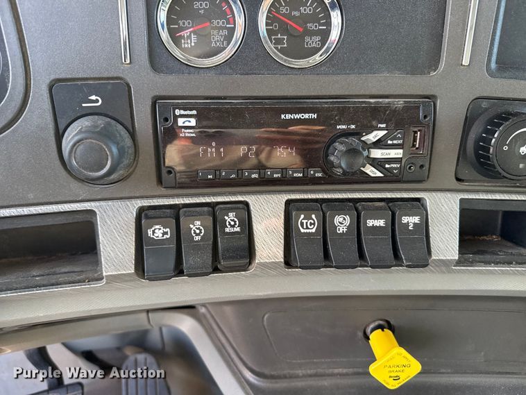 image for item DZ5416 2019 Kenworth T880 box truck