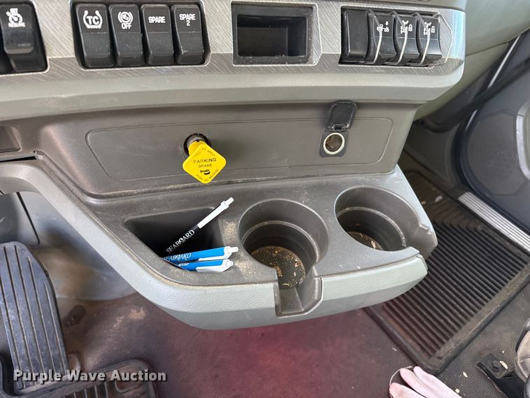 image for item DZ5416 2019 Kenworth T880 box truck