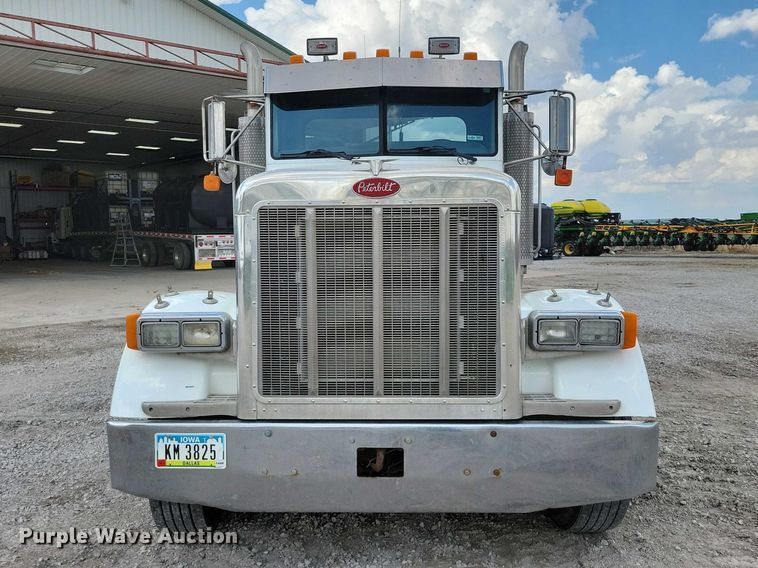 image for item DZ7031 2005 Peterbilt 378 semi truck