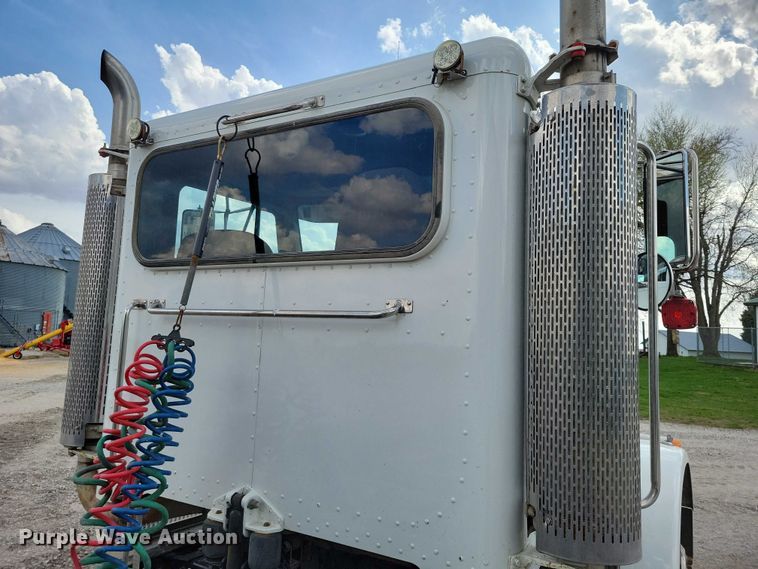 image for item DZ7031 2005 Peterbilt 378 semi truck