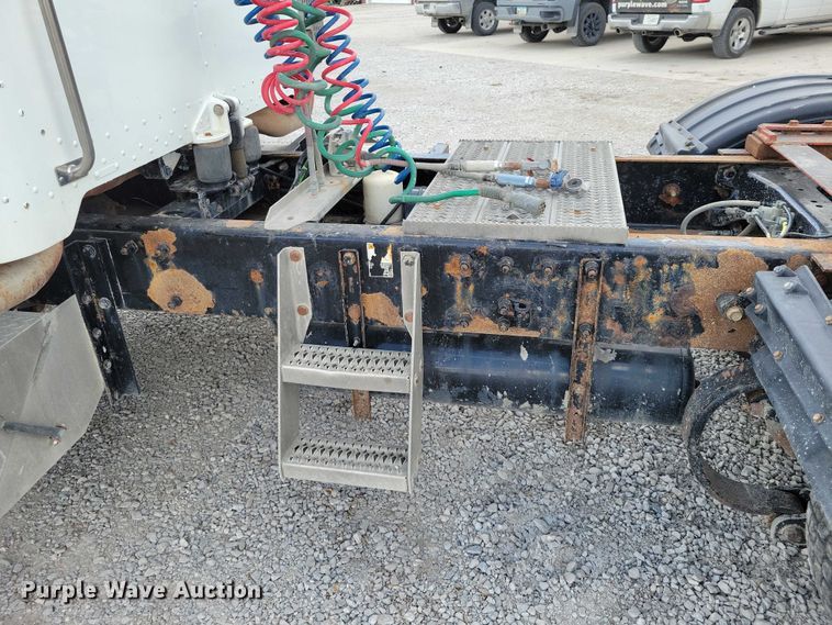 image for item DZ7031 2005 Peterbilt 378 semi truck