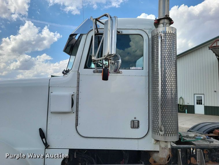 image for item DZ7031 2005 Peterbilt 378 semi truck