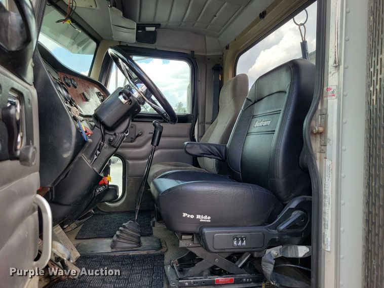 image for item DZ7031 2005 Peterbilt 378 semi truck