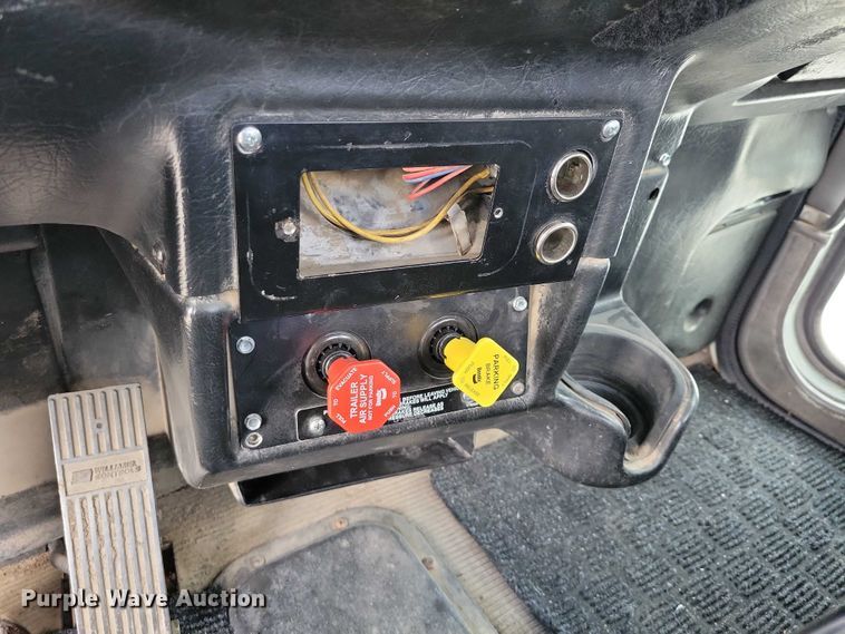 image for item DZ7031 2005 Peterbilt 378 semi truck