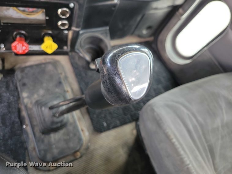 image for item DZ7031 2005 Peterbilt 378 semi truck