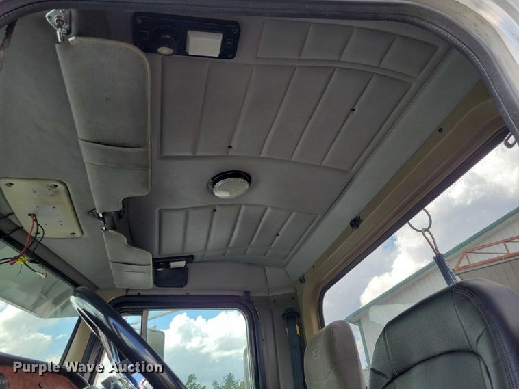 image for item DZ7031 2005 Peterbilt 378 semi truck