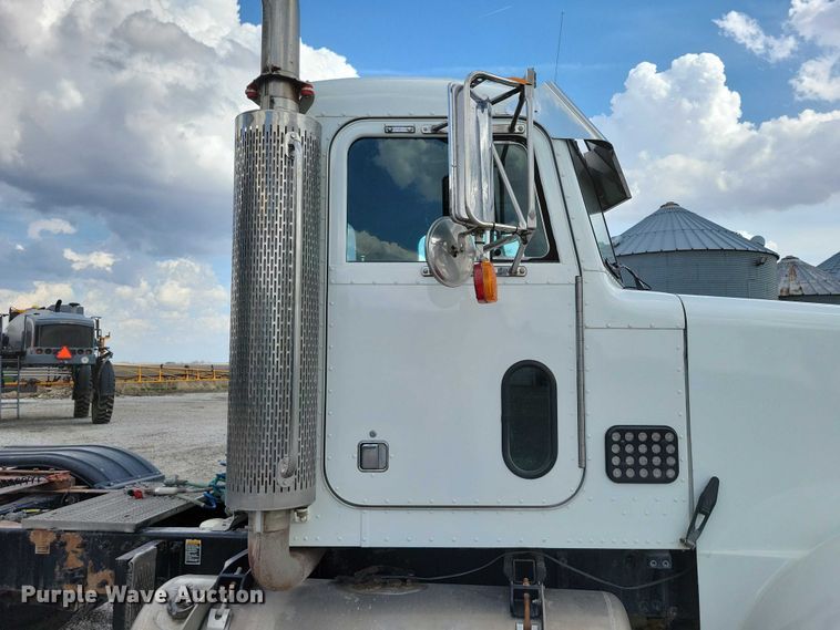 image for item DZ7031 2005 Peterbilt 378 semi truck