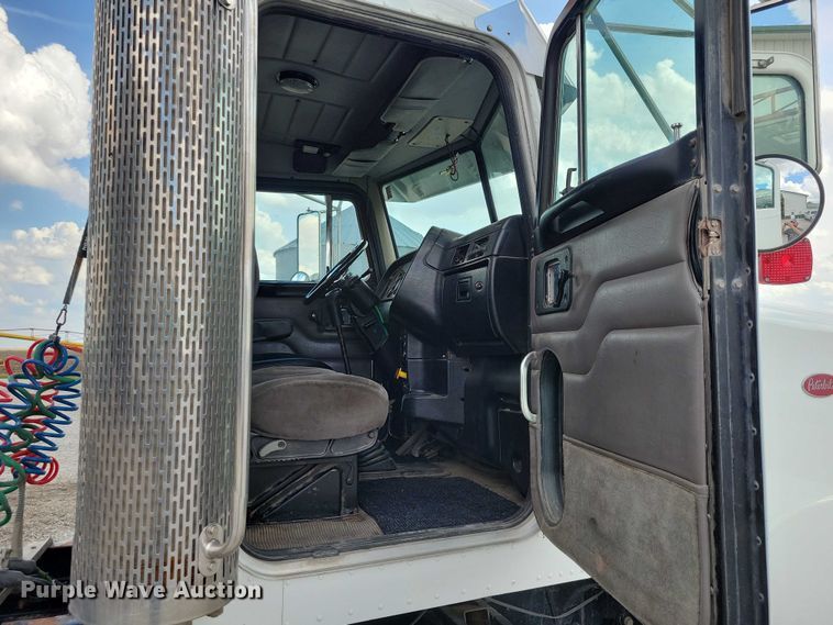 image for item DZ7031 2005 Peterbilt 378 semi truck