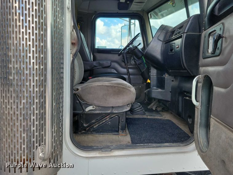 image for item DZ7031 2005 Peterbilt 378 semi truck