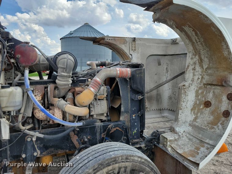 image for item DZ7031 2005 Peterbilt 378 semi truck