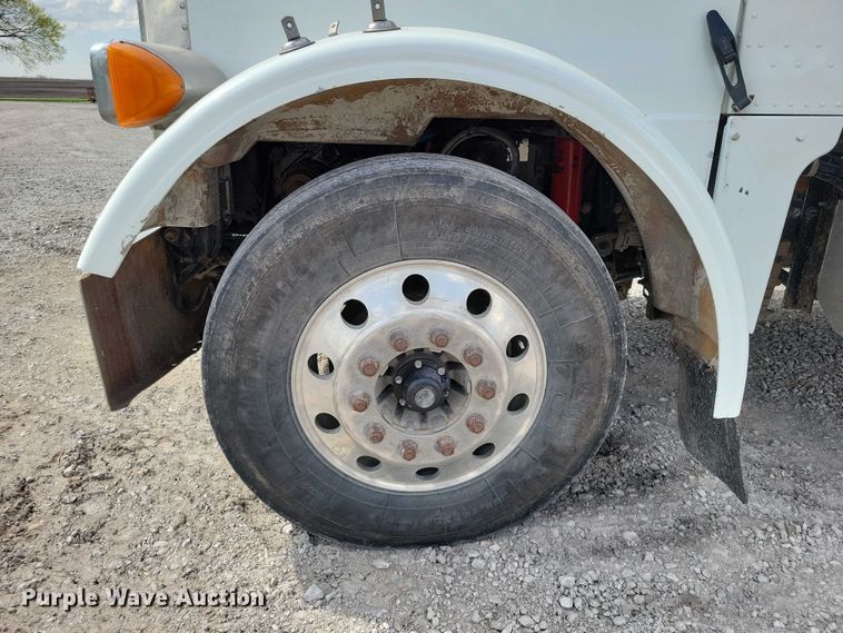 image for item DZ7031 2005 Peterbilt 378 semi truck