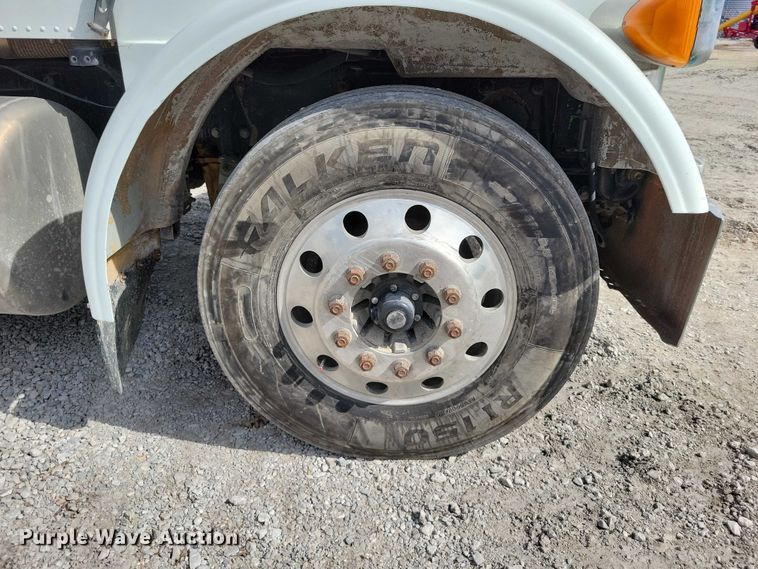 image for item DZ7031 2005 Peterbilt 378 semi truck