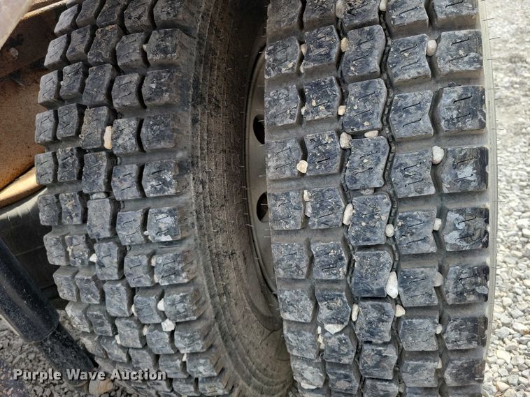 image for item DZ7031 2005 Peterbilt 378 semi truck