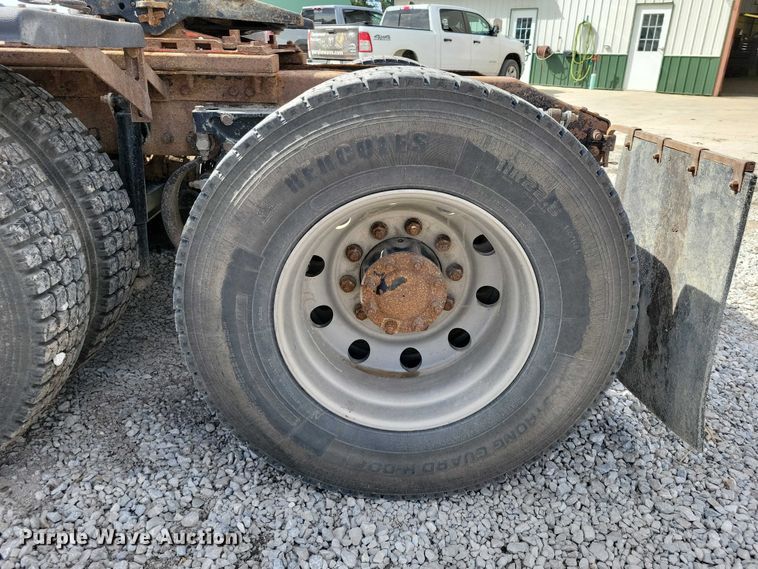 image for item DZ7031 2005 Peterbilt 378 semi truck