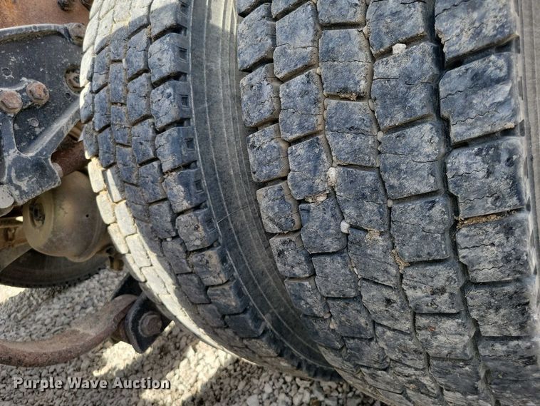 image for item DZ7031 2005 Peterbilt 378 semi truck