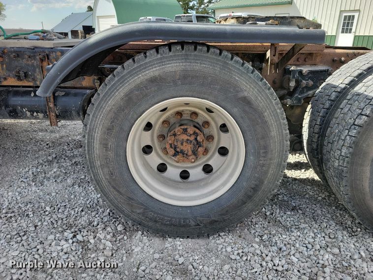 image for item DZ7031 2005 Peterbilt 378 semi truck