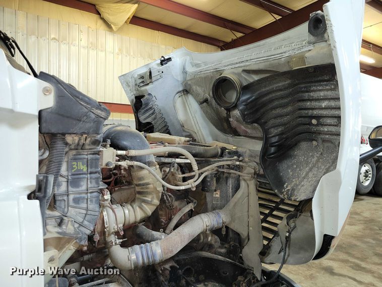 image for item DZ7040 2012 Freightliner Cascadia semi truck