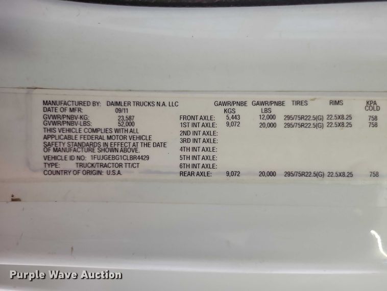 image for item DZ7040 2012 Freightliner Cascadia semi truck