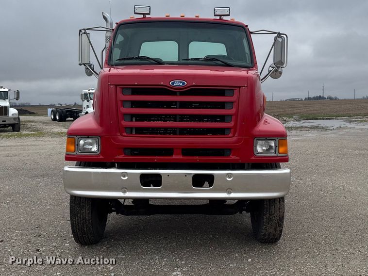 image for item EA2332 1997 Ford L8501 truck cab and chassis