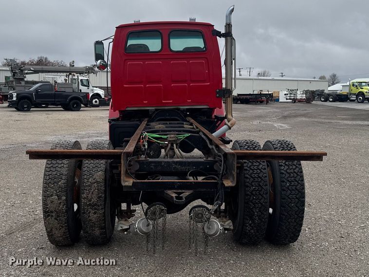 image for item EA2332 1997 Ford L8501 truck cab and chassis