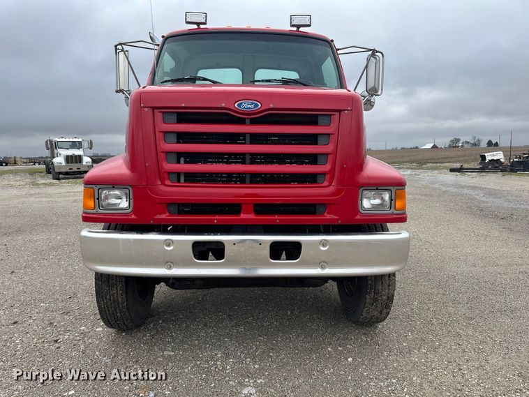 image for item EA2332 1997 Ford L8501 truck cab and chassis