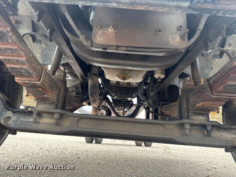 image for item EA2332 1997 Ford L8501 truck cab and chassis