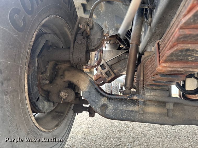 image for item EA2332 1997 Ford L8501 truck cab and chassis