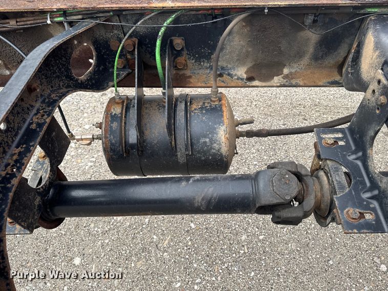 image for item EA2332 1997 Ford L8501 truck cab and chassis