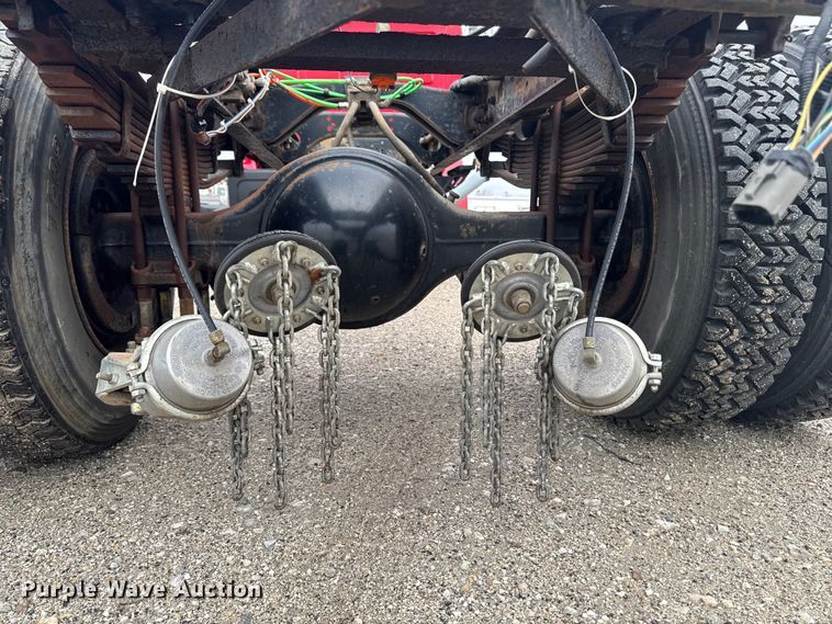 image for item EA2332 1997 Ford L8501 truck cab and chassis