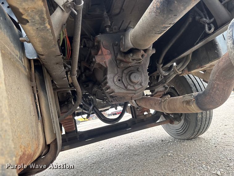 image for item EA2332 1997 Ford L8501 truck cab and chassis