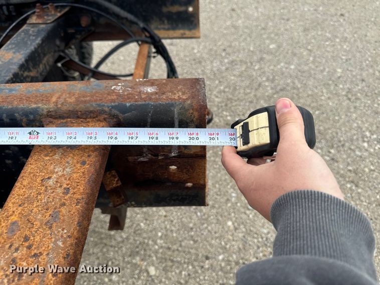 image for item EA2332 1997 Ford L8501 truck cab and chassis