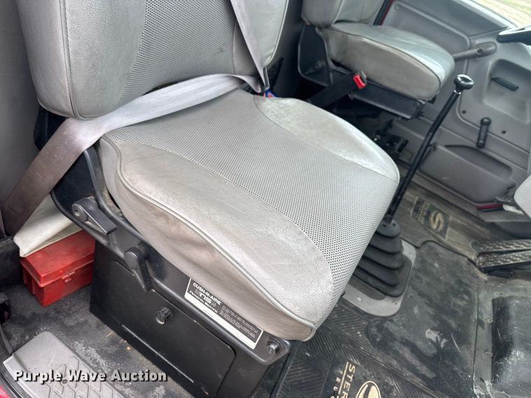 image for item EA2332 1997 Ford L8501 truck cab and chassis