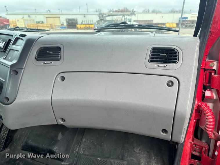 image for item EA2332 1997 Ford L8501 truck cab and chassis