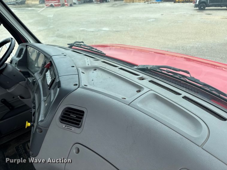 image for item EA2332 1997 Ford L8501 truck cab and chassis