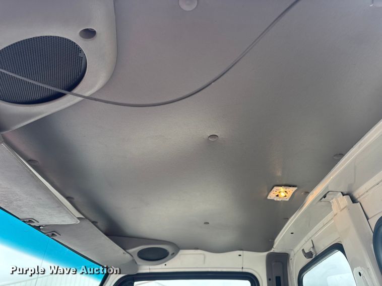 image for item EA2332 1997 Ford L8501 truck cab and chassis