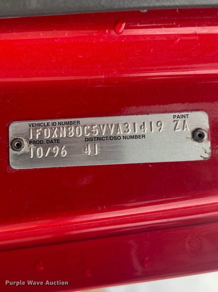 image for item EA2332 1997 Ford L8501 truck cab and chassis