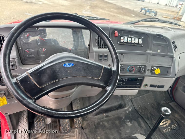 image for item EA2332 1997 Ford L8501 truck cab and chassis