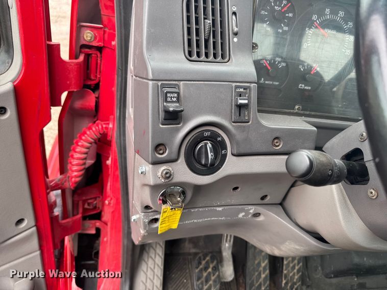 image for item EA2332 1997 Ford L8501 truck cab and chassis